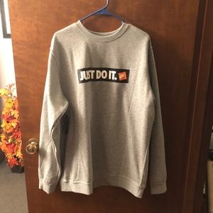 MENS NIKE SWEATSHIRT - NWT